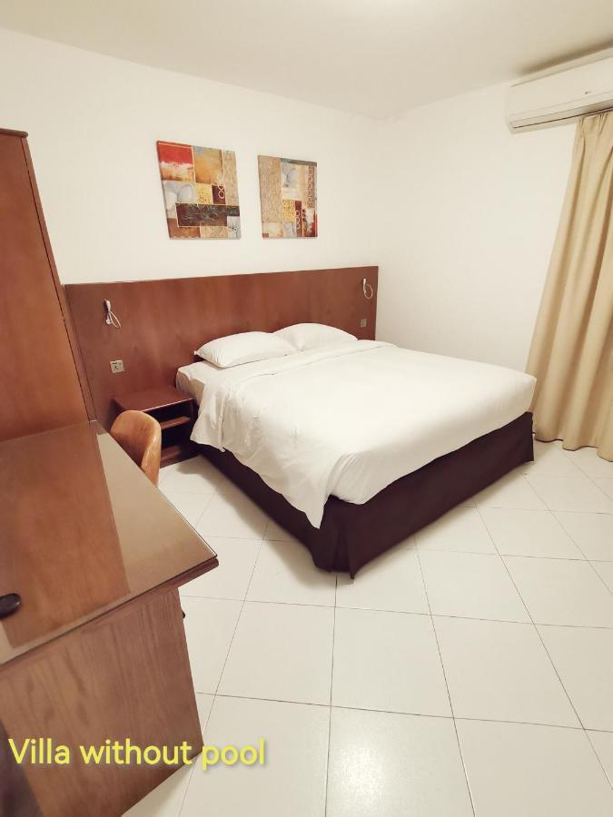 J5 Four Bedroom Villa Holiday Home In Al Wasl For Families Only 迪拜 外观 照片